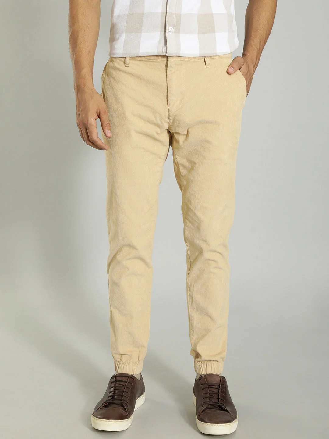 Indian Terrain Men's Comfort Fit Solid Beige Trousers